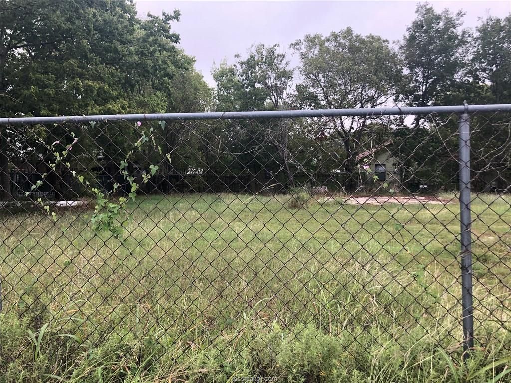 303 Stadium St, Bryan, TX 77803